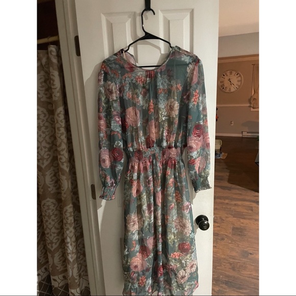 Red Dress Boutique Floral Maxi - Picture 1 of 1